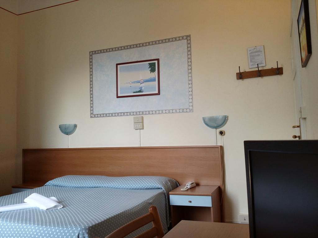 Hotel Eros Lido di Camaiore Buitenkant foto