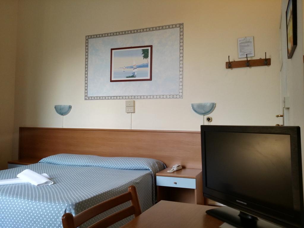 Hotel Eros Lido di Camaiore Buitenkant foto